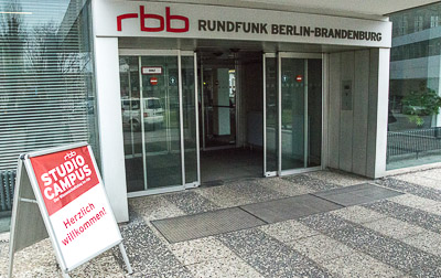 Eingang zum Berliner rbb-Fernsehzentrum