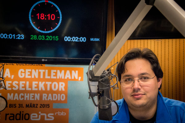 Daniel Bouhs im radioeins-Studio
