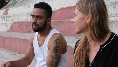Julia Jaroschewski beim Interview in der Favela Cidade de Deus