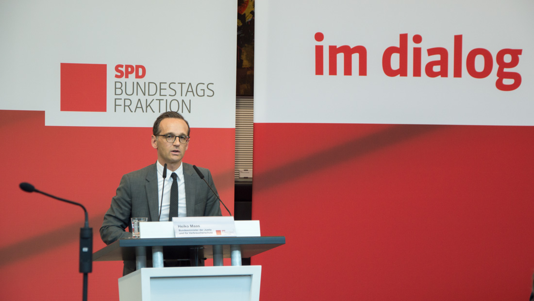 Bundesjustizminister Heiko Maas (SPD) während der Veranstaltung "Hate Speech und Co/ Postfaktische Welt" am 18.05.2017 | Foto: © Jörg Wagner